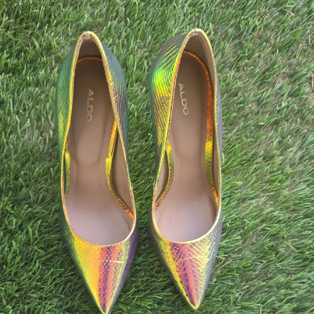 Aldo Iridescent Heels Size 8.5 - Picture 2 of 9